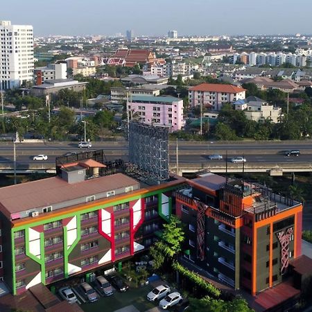 The Breton Hotel Media Bangkok Exterior photo