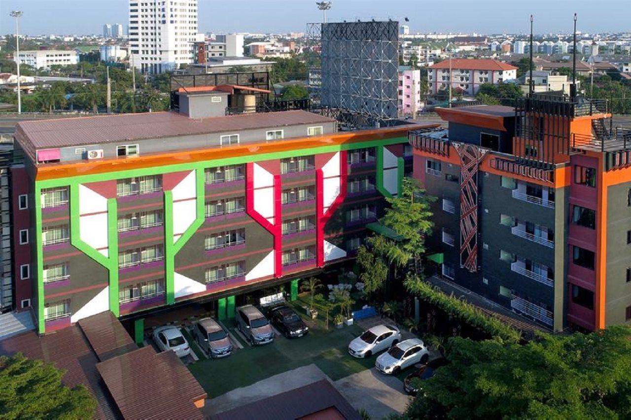 The Breton Hotel Media Bangkok Exterior photo