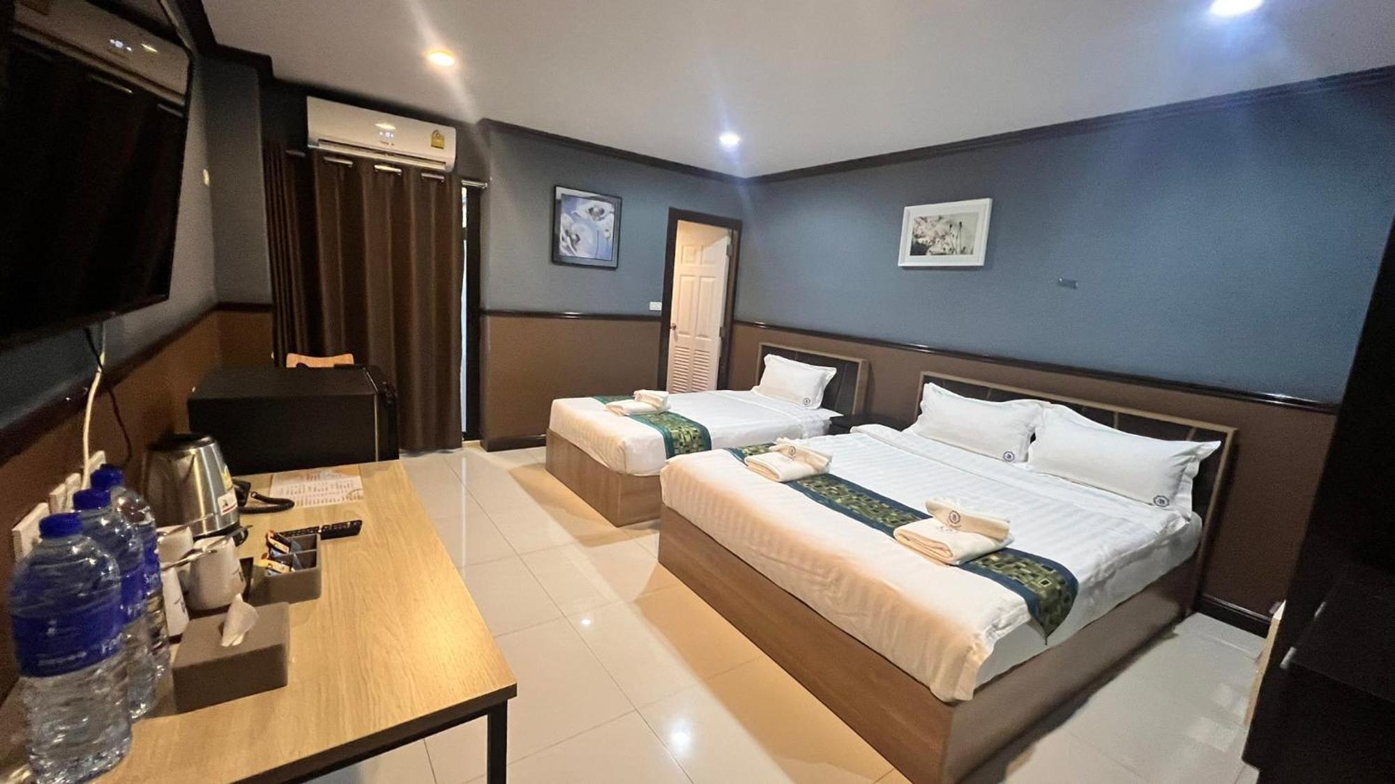 The Breton Hotel Media Bangkok Exterior photo