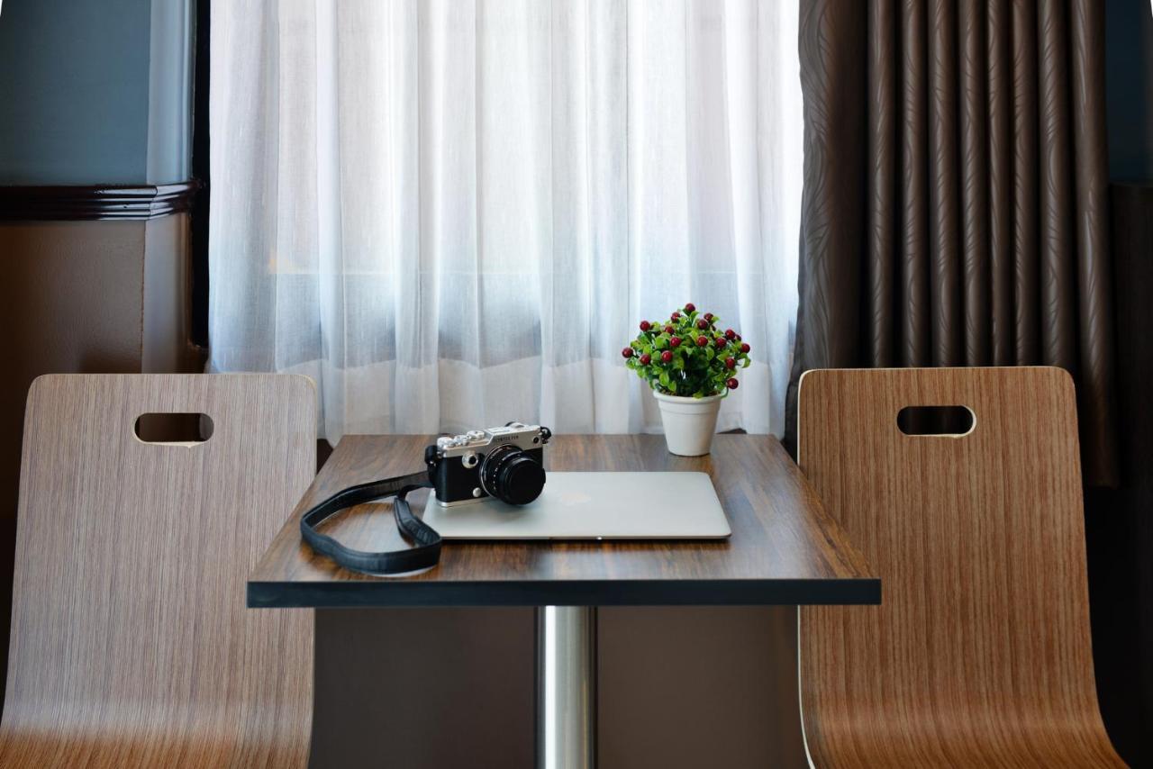 The Breton Hotel Media Bangkok Exterior photo